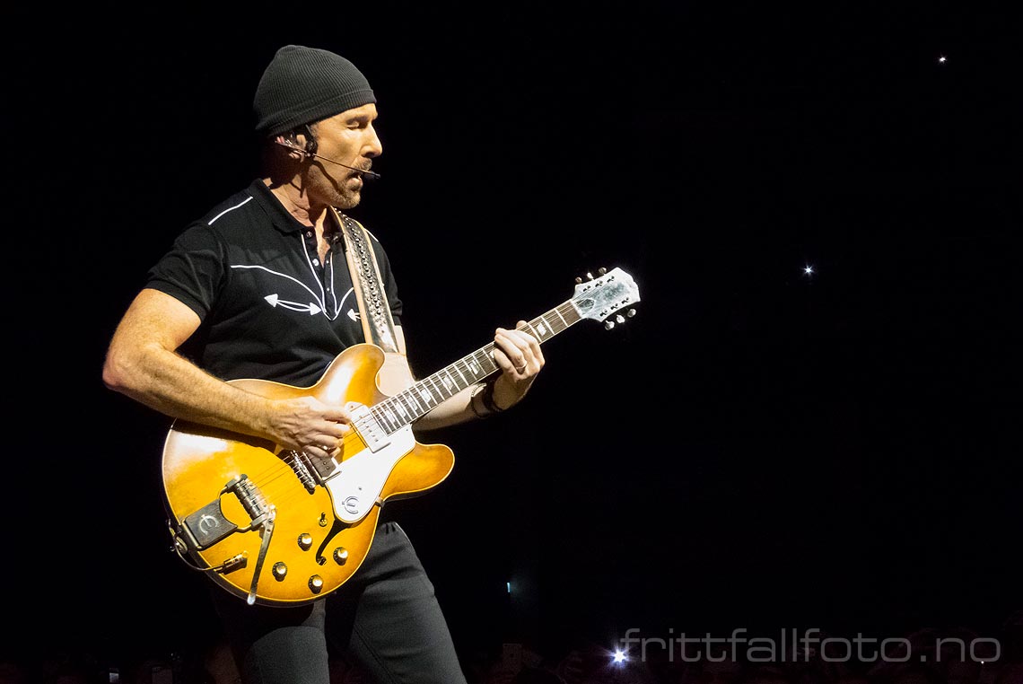 U2's The Edge under en konsert i SSE Hydro, Glasgow 7. november 2015.<br>Bildenr 20151107-118.