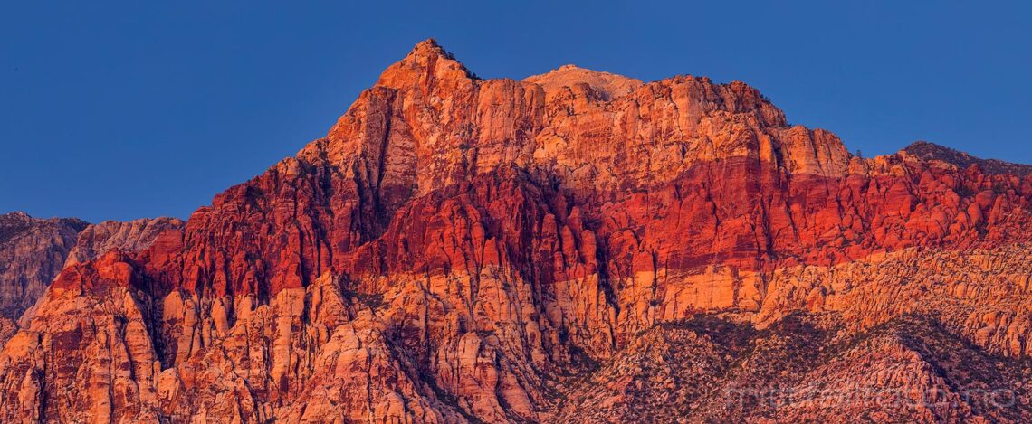 Bridge Mountain ved Red Rock Canyon National Recreation Area, Clark County, Nevada, USA.<br>Bildenr 20231208-018-019.